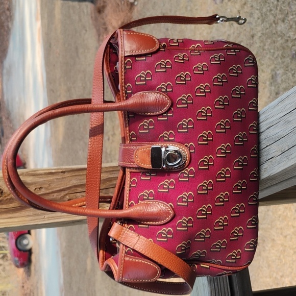 Dooney & Bourke Signature Handler 3 compartment shoulder crossbody bag FREE Ship - Picture 2 of 12